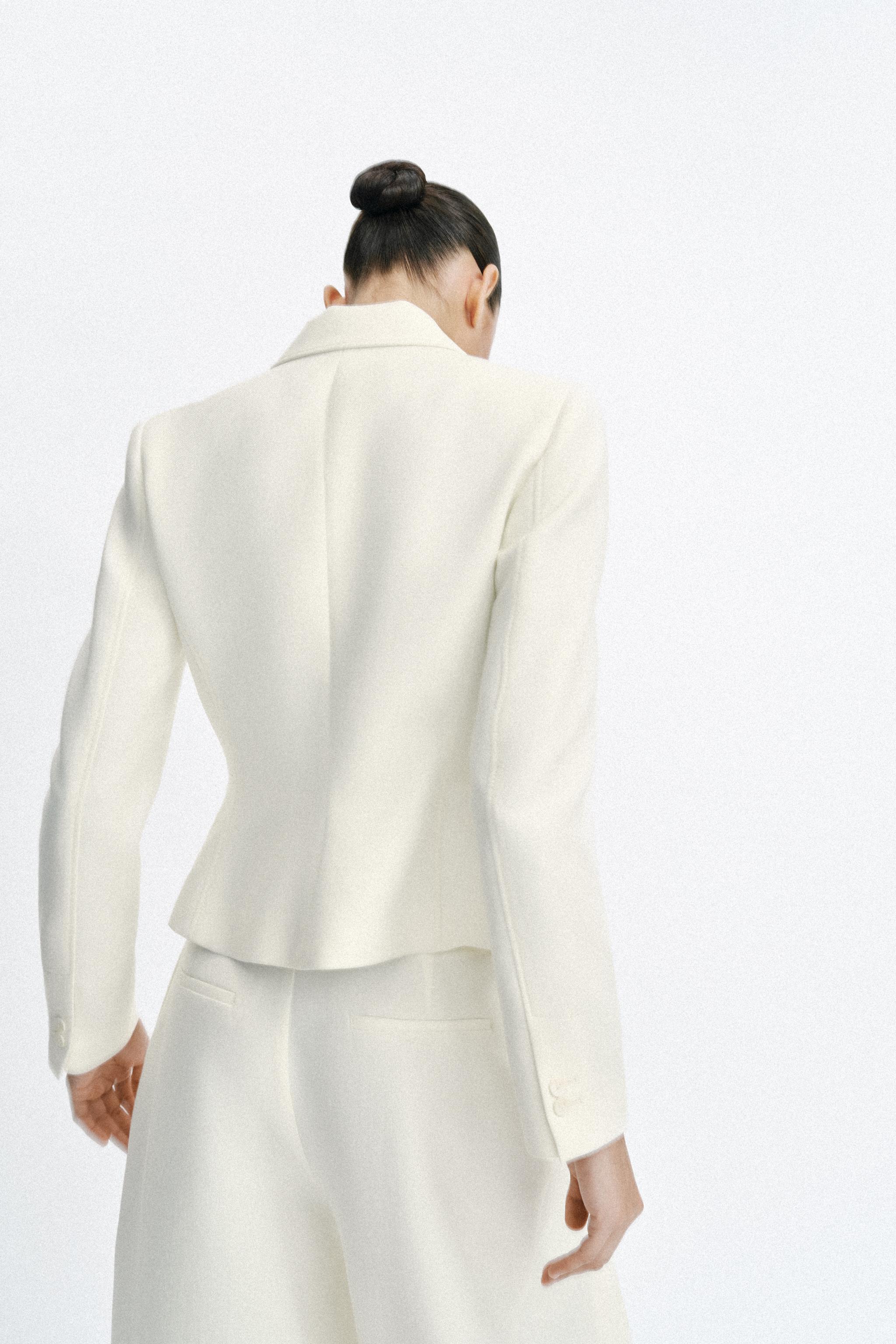 VESTE AJUSTÉE À ÉPAULETTES